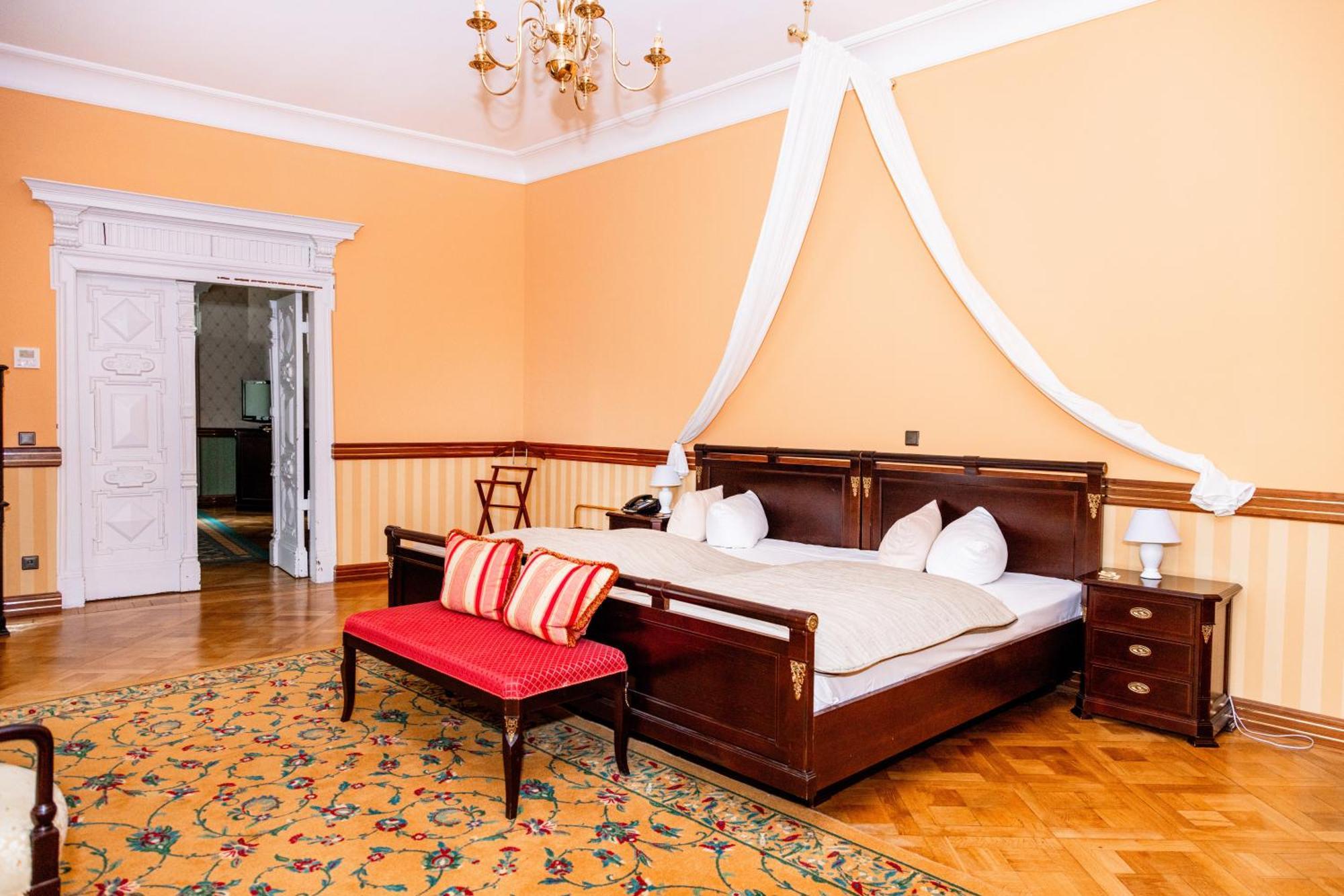Hotel Schloss Schkopau Экстерьер фото