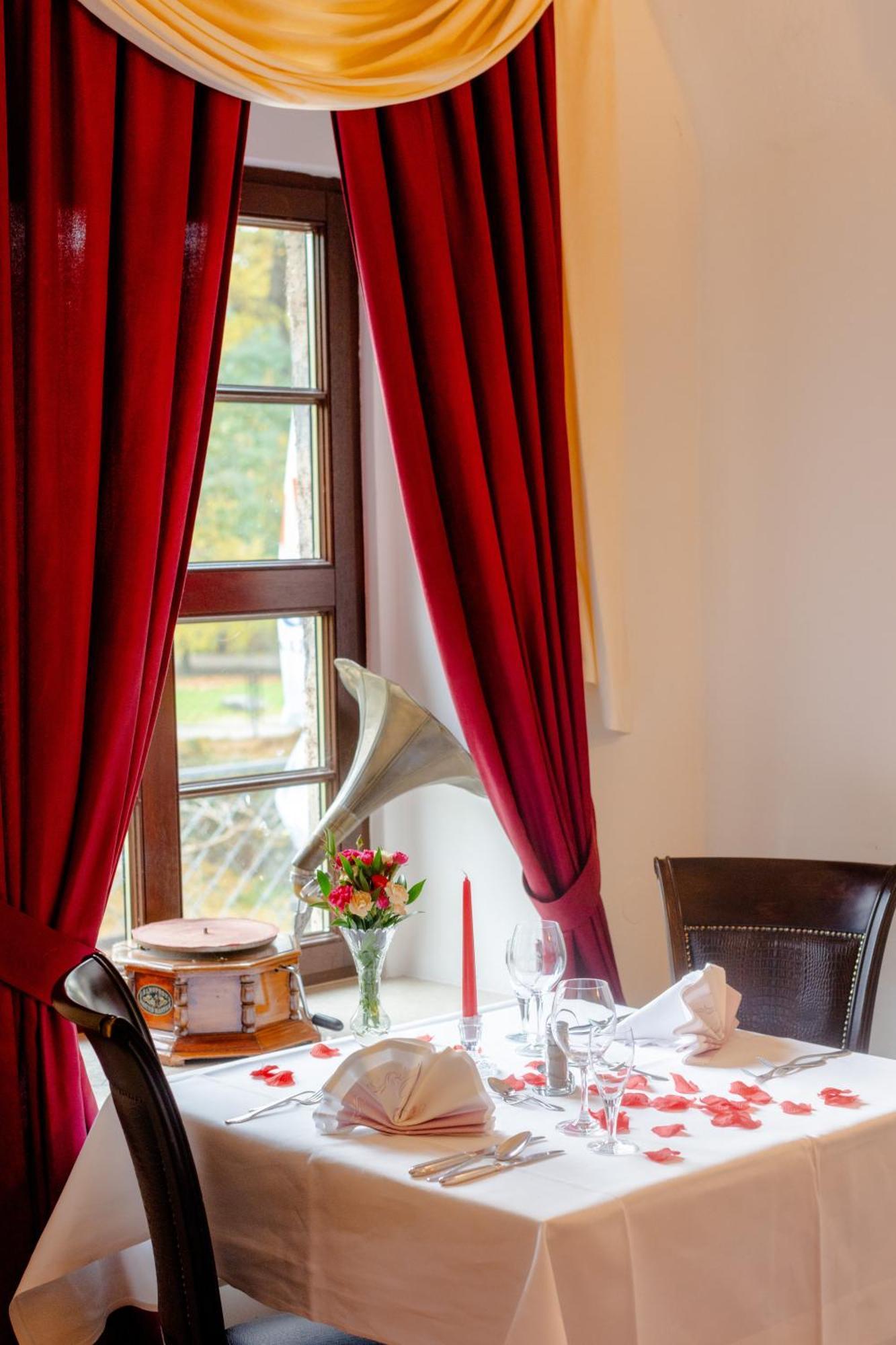 Hotel Schloss Schkopau Экстерьер фото